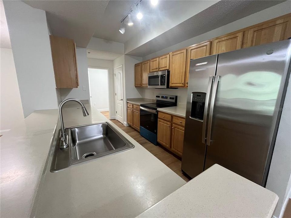 For Rent: $2,400 (3 beds, 2 baths, 1396 Square Feet)