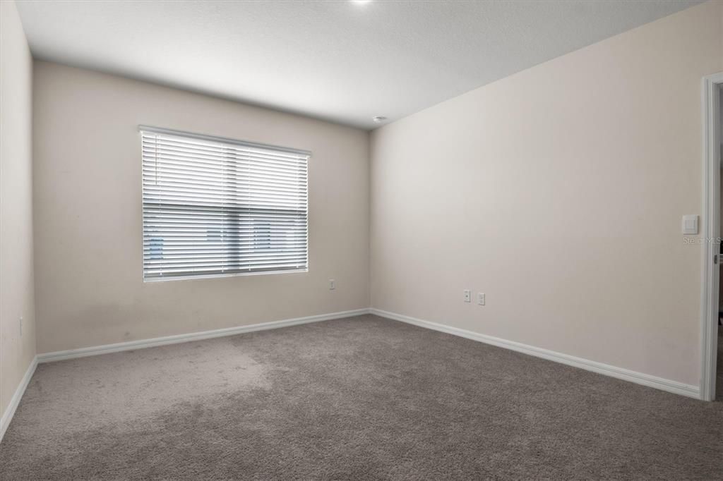 For Sale: $329,000 (4 beds, 2 baths, 1867 Square Feet)