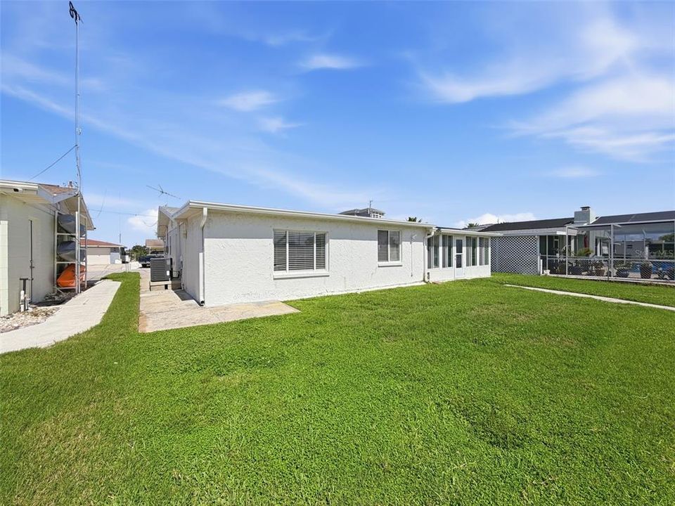For Sale: $365,000 (2 beds, 1 baths, 1192 Square Feet)