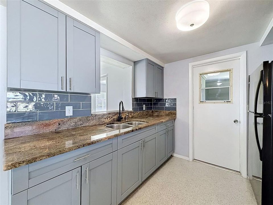 For Sale: $365,000 (2 beds, 1 baths, 1192 Square Feet)