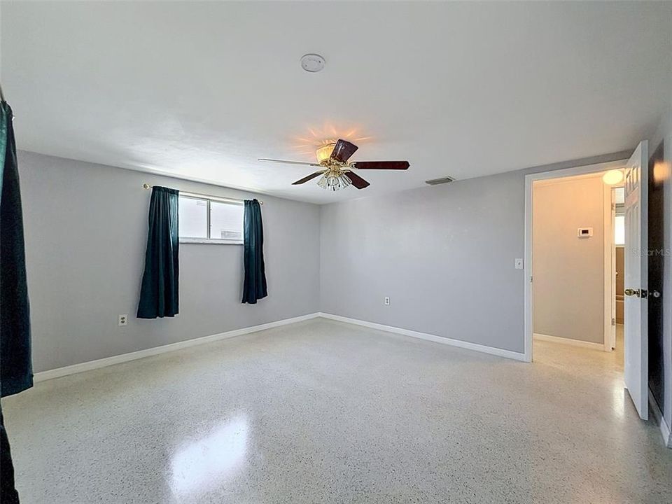 For Sale: $365,000 (2 beds, 1 baths, 1192 Square Feet)