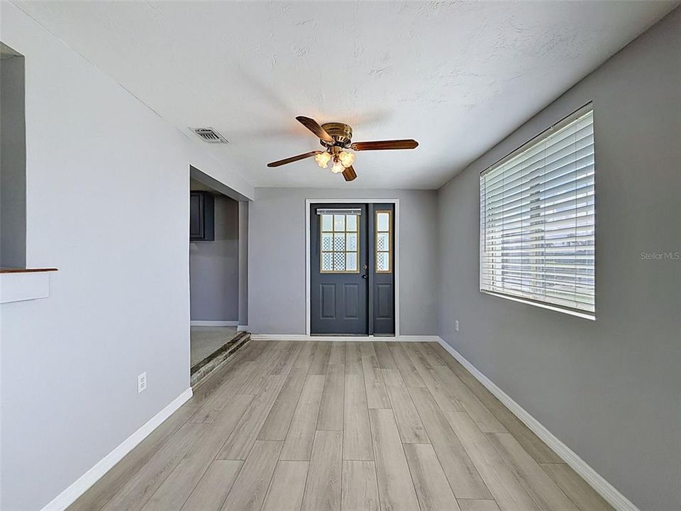 For Sale: $365,000 (2 beds, 1 baths, 1192 Square Feet)
