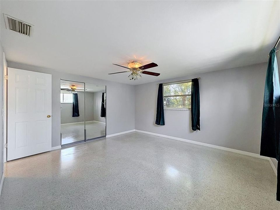 For Sale: $365,000 (2 beds, 1 baths, 1192 Square Feet)