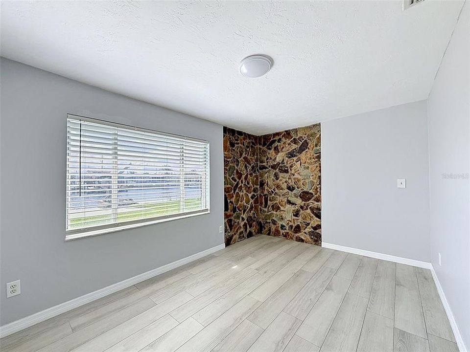 For Sale: $365,000 (2 beds, 1 baths, 1192 Square Feet)