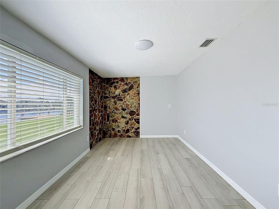For Sale: $365,000 (2 beds, 1 baths, 1192 Square Feet)