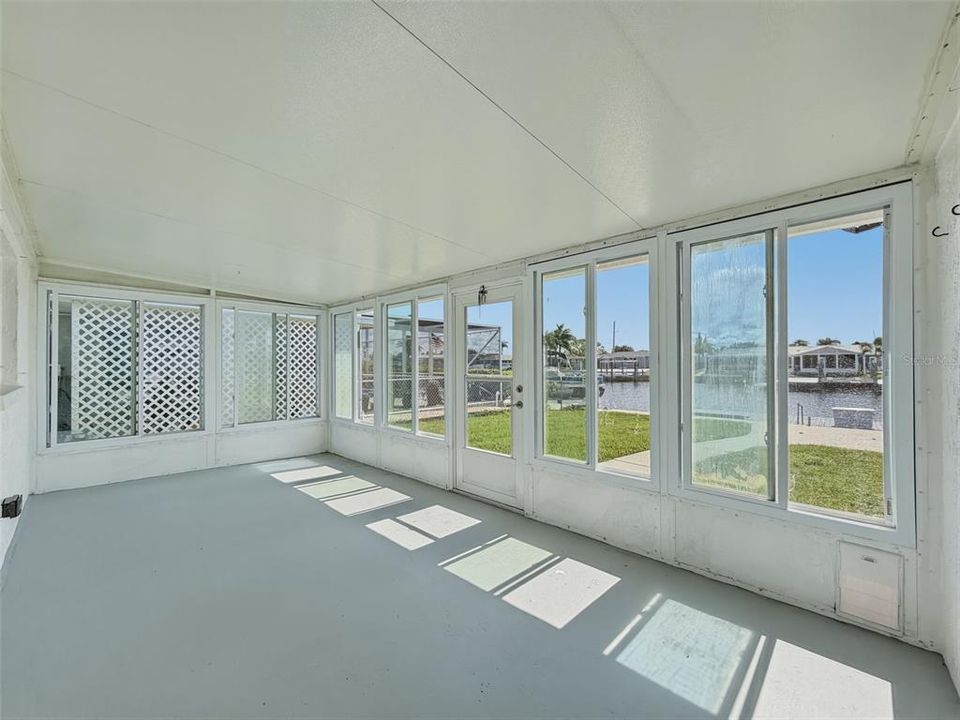For Sale: $365,000 (2 beds, 1 baths, 1192 Square Feet)