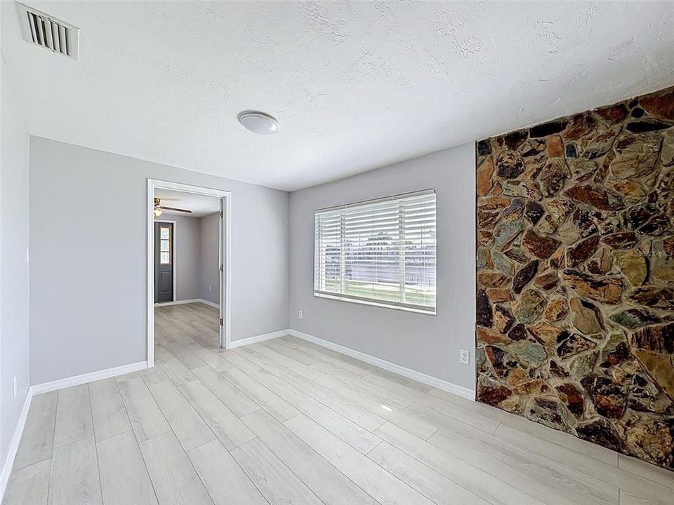 For Sale: $365,000 (2 beds, 1 baths, 1192 Square Feet)