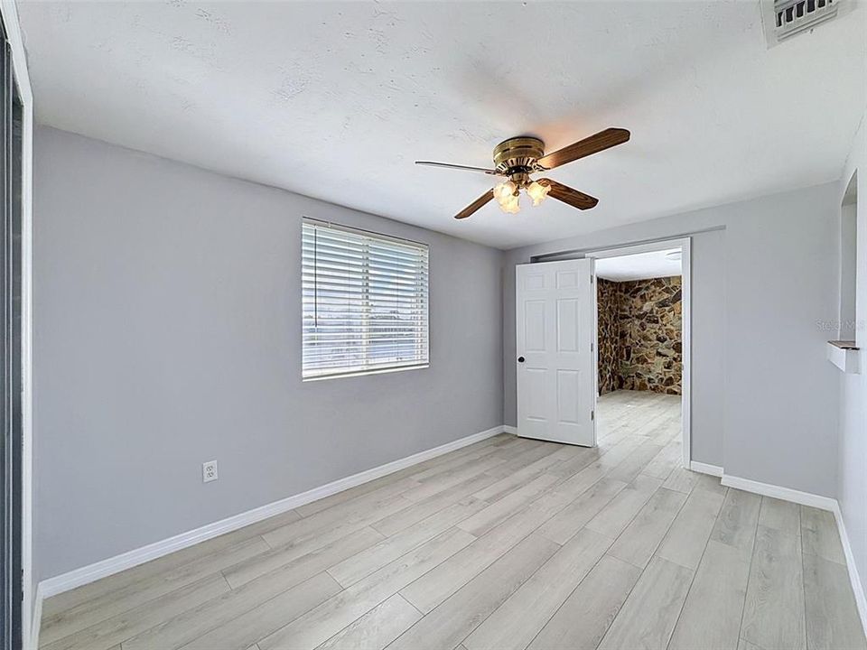 For Sale: $365,000 (2 beds, 1 baths, 1192 Square Feet)