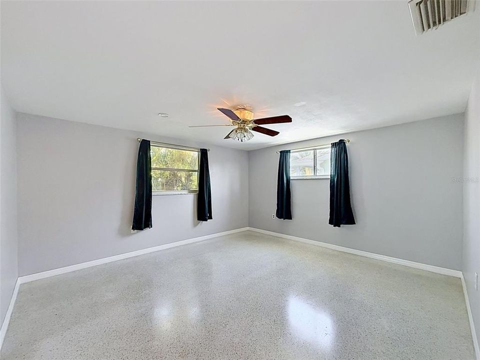 For Sale: $365,000 (2 beds, 1 baths, 1192 Square Feet)