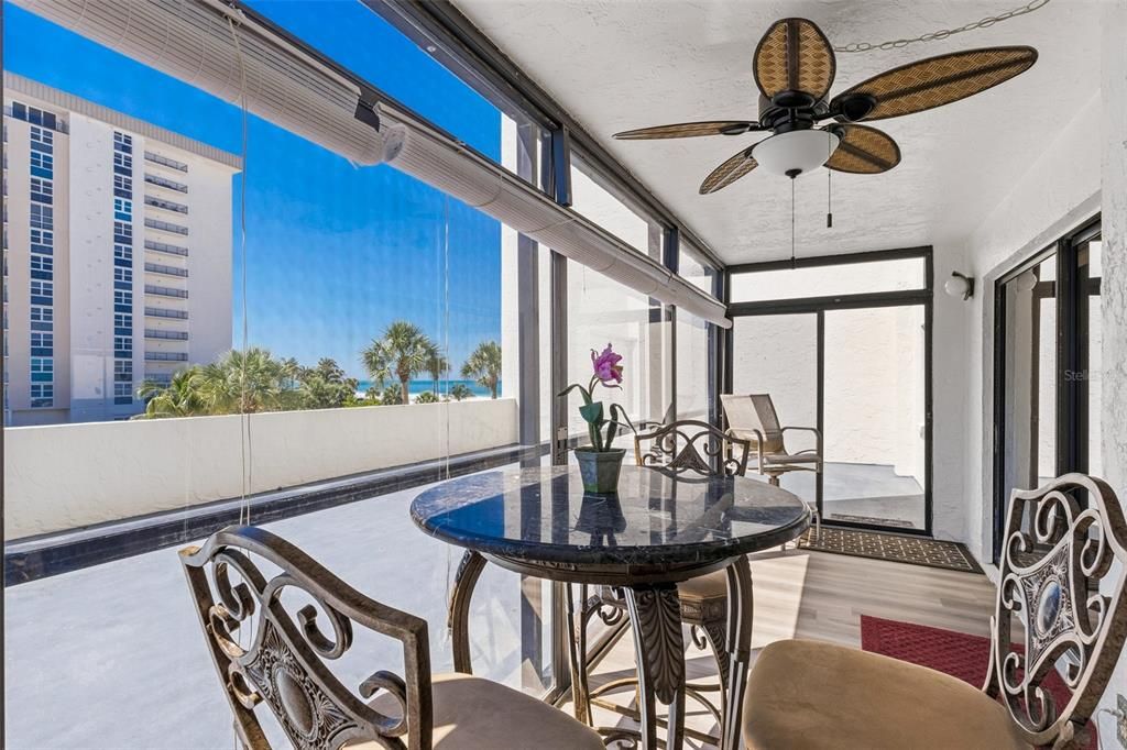 For Sale: $550,000 (1 beds, 1 baths, 918 Square Feet)