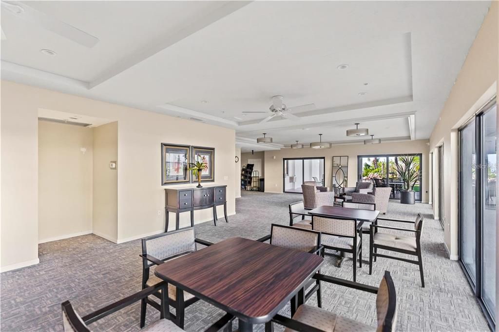 For Sale: $550,000 (1 beds, 1 baths, 918 Square Feet)