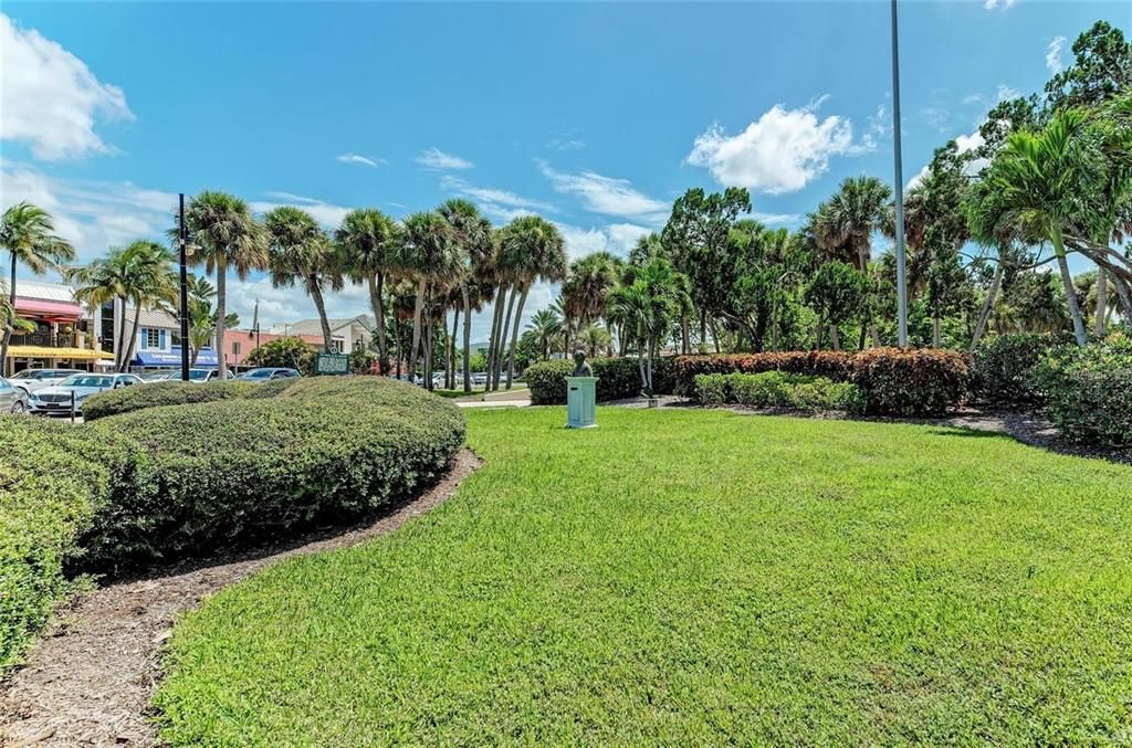 For Sale: $550,000 (1 beds, 1 baths, 918 Square Feet)