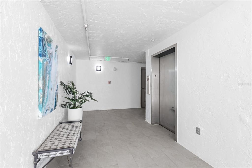For Sale: $550,000 (1 beds, 1 baths, 918 Square Feet)