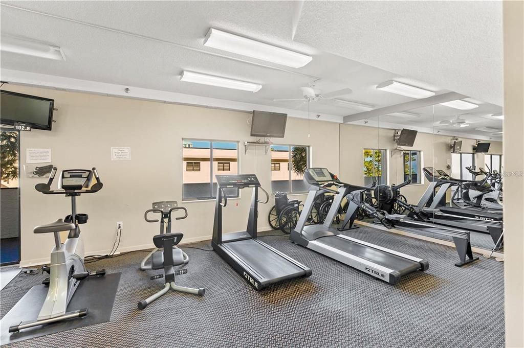 For Sale: $550,000 (1 beds, 1 baths, 918 Square Feet)