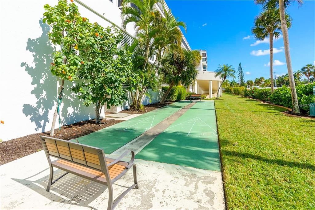 For Sale: $550,000 (1 beds, 1 baths, 918 Square Feet)