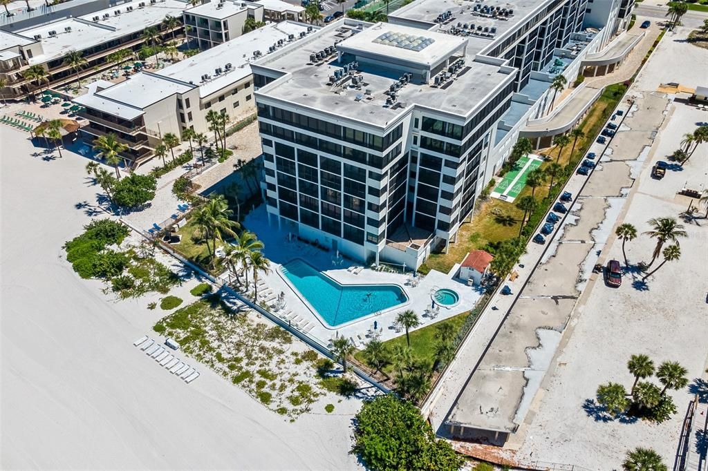 For Sale: $550,000 (1 beds, 1 baths, 918 Square Feet)