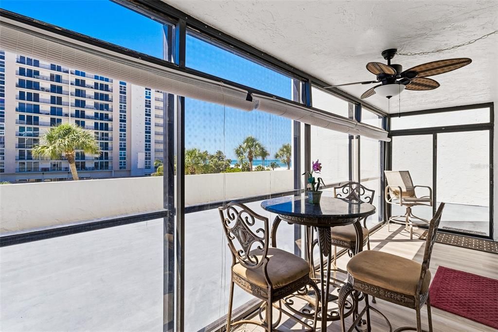 For Sale: $550,000 (1 beds, 1 baths, 918 Square Feet)