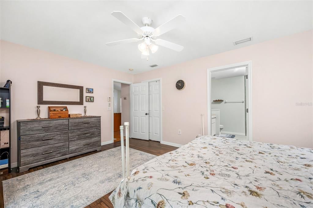 For Sale: $340,000 (3 beds, 2 baths, 1633 Square Feet)
