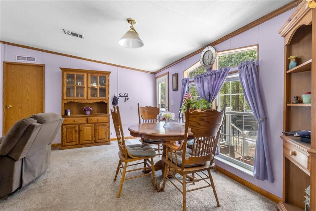 For Sale: $275,000 (3 beds, 3 baths, 1620 Square Feet)