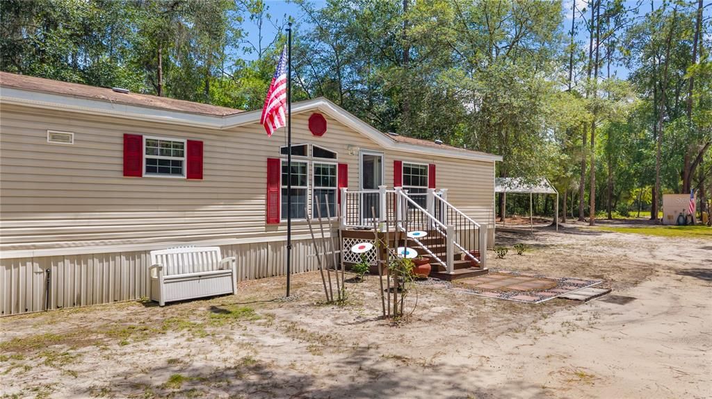 For Sale: $275,000 (3 beds, 3 baths, 1620 Square Feet)