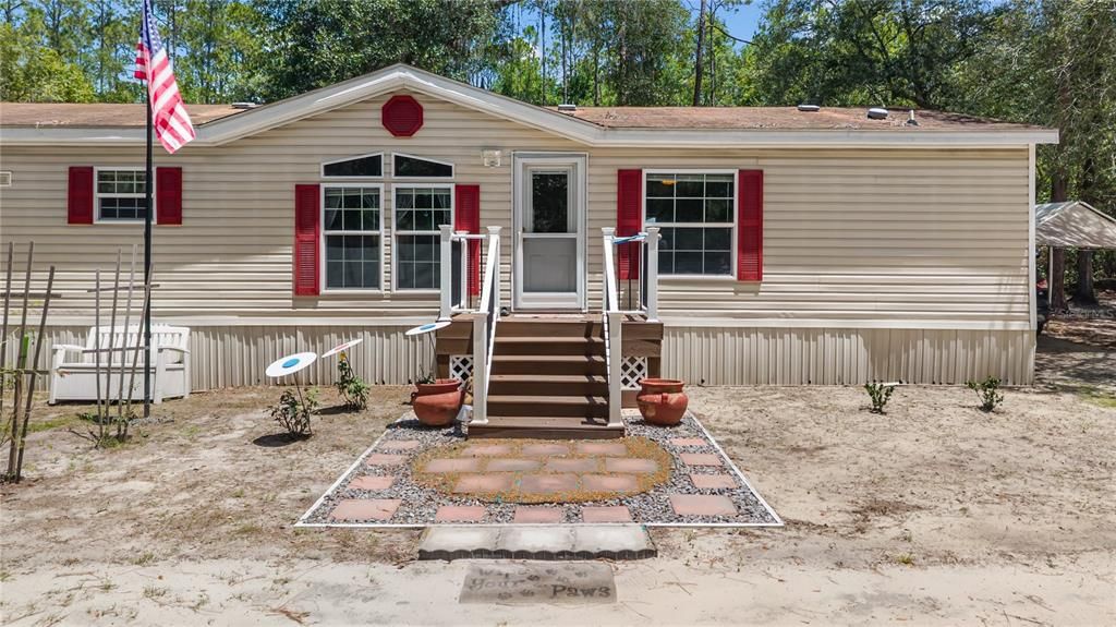 For Sale: $275,000 (3 beds, 3 baths, 1620 Square Feet)