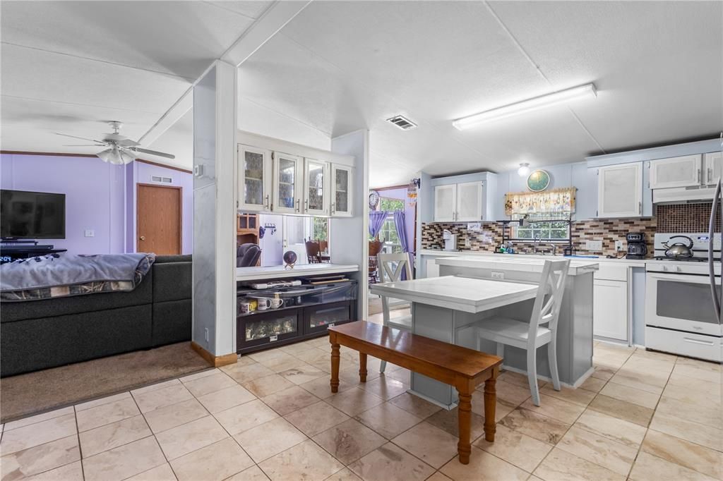 For Sale: $275,000 (3 beds, 3 baths, 1620 Square Feet)