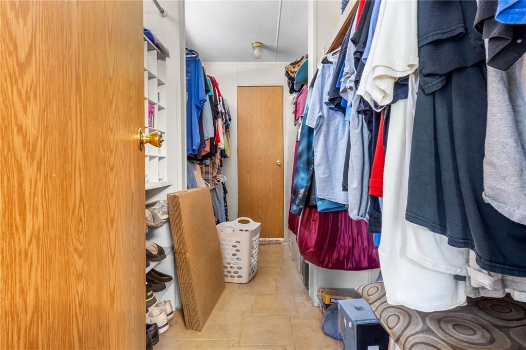 For Sale: $275,000 (3 beds, 3 baths, 1620 Square Feet)
