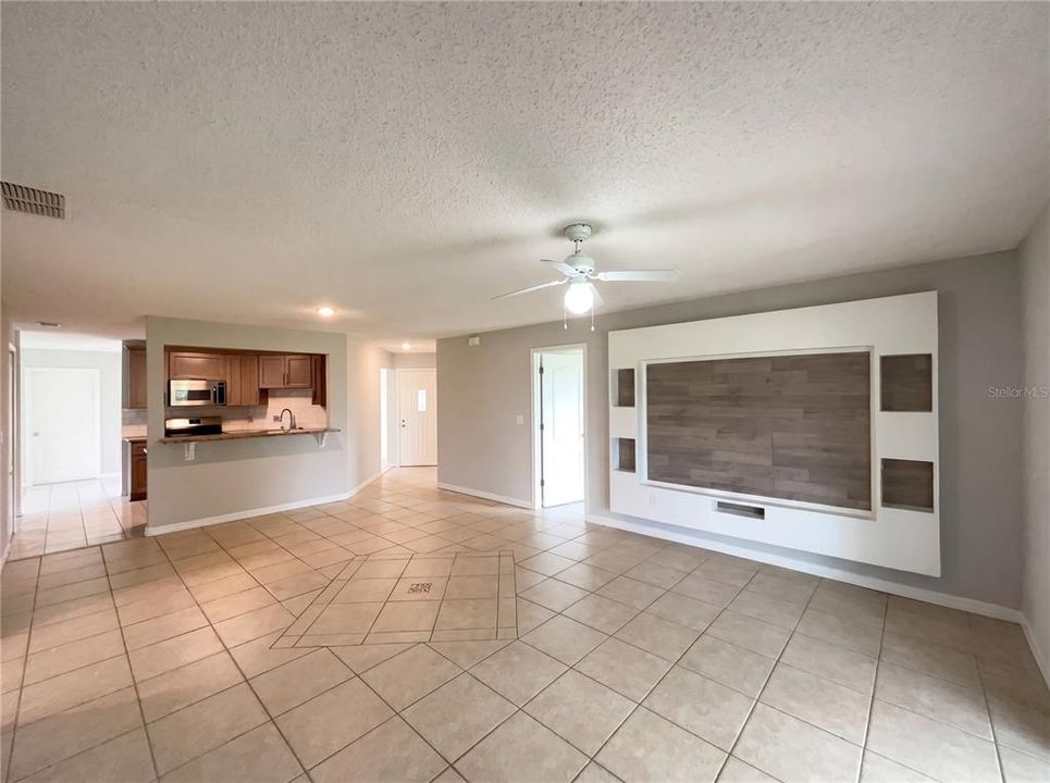For Sale: $278,000 (3 beds, 2 baths, 1758 Square Feet)
