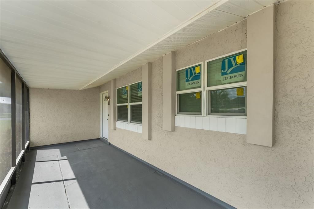 For Sale: $200,000 (2 beds, 1 baths, 964 Square Feet)