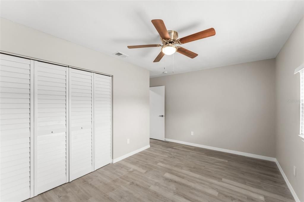 For Sale: $200,000 (2 beds, 1 baths, 964 Square Feet)