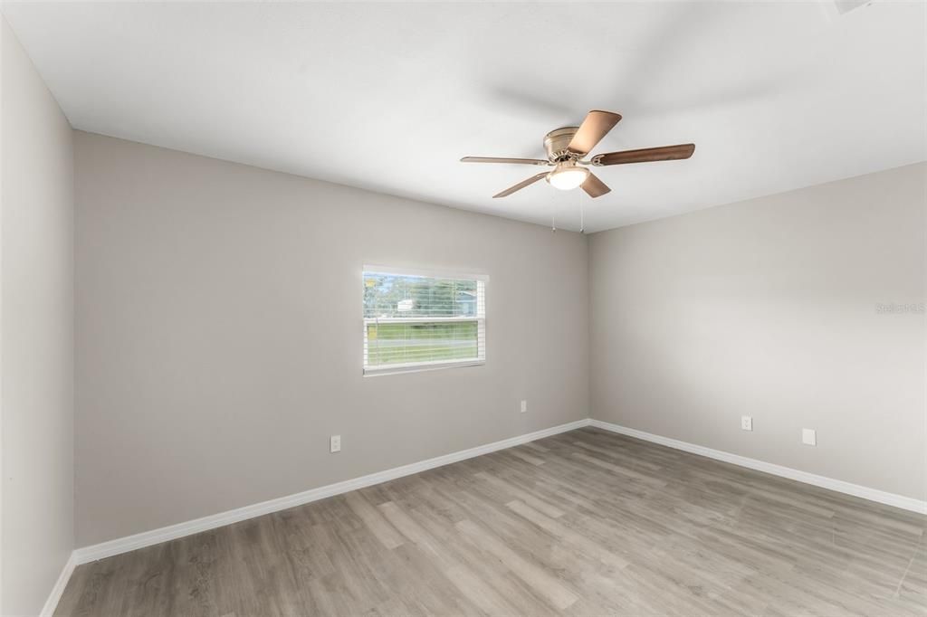 For Sale: $200,000 (2 beds, 1 baths, 964 Square Feet)