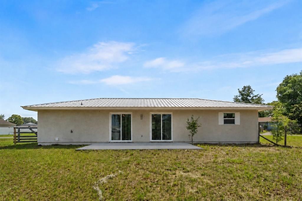 For Sale: $200,000 (2 beds, 1 baths, 964 Square Feet)