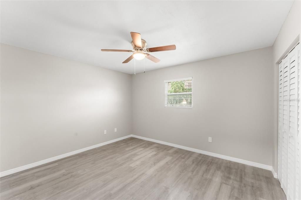 For Sale: $200,000 (2 beds, 1 baths, 964 Square Feet)