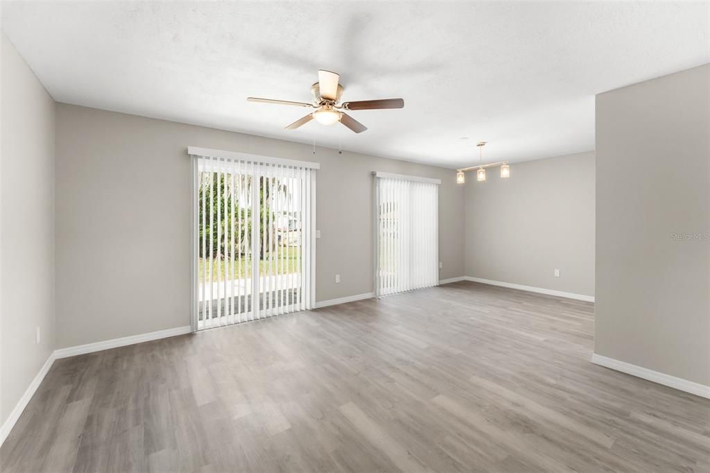 For Sale: $200,000 (2 beds, 1 baths, 964 Square Feet)