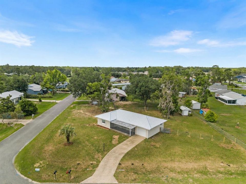 For Sale: $200,000 (2 beds, 1 baths, 964 Square Feet)