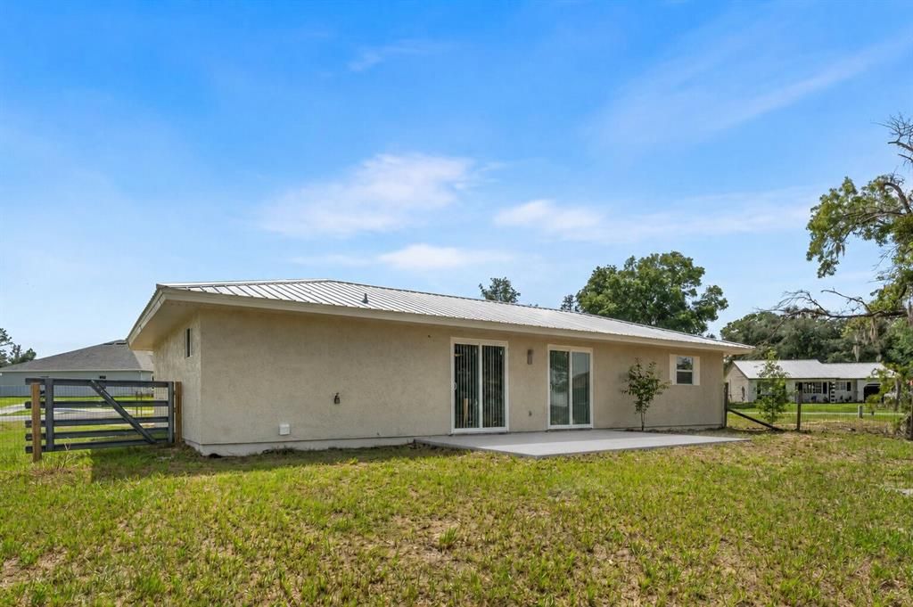 For Sale: $200,000 (2 beds, 1 baths, 964 Square Feet)