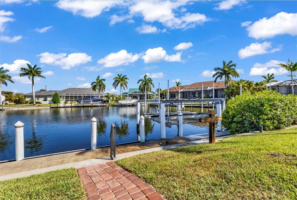 For Sale: $885,000 (3 beds, 3 baths, 2200 Square Feet)