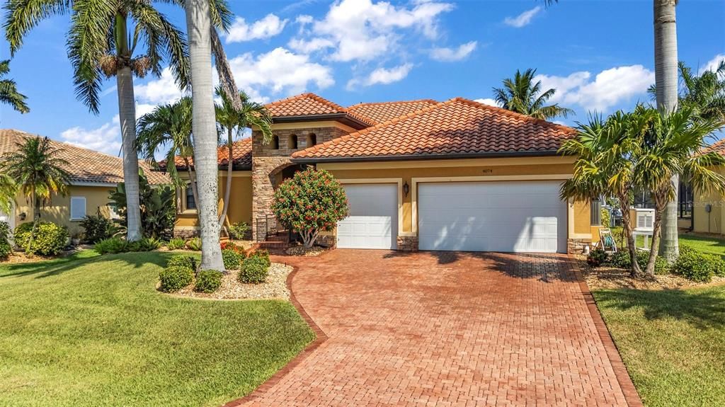 For Sale: $885,000 (3 beds, 3 baths, 2200 Square Feet)