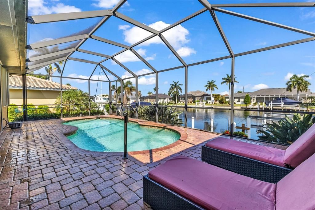For Sale: $885,000 (3 beds, 3 baths, 2200 Square Feet)