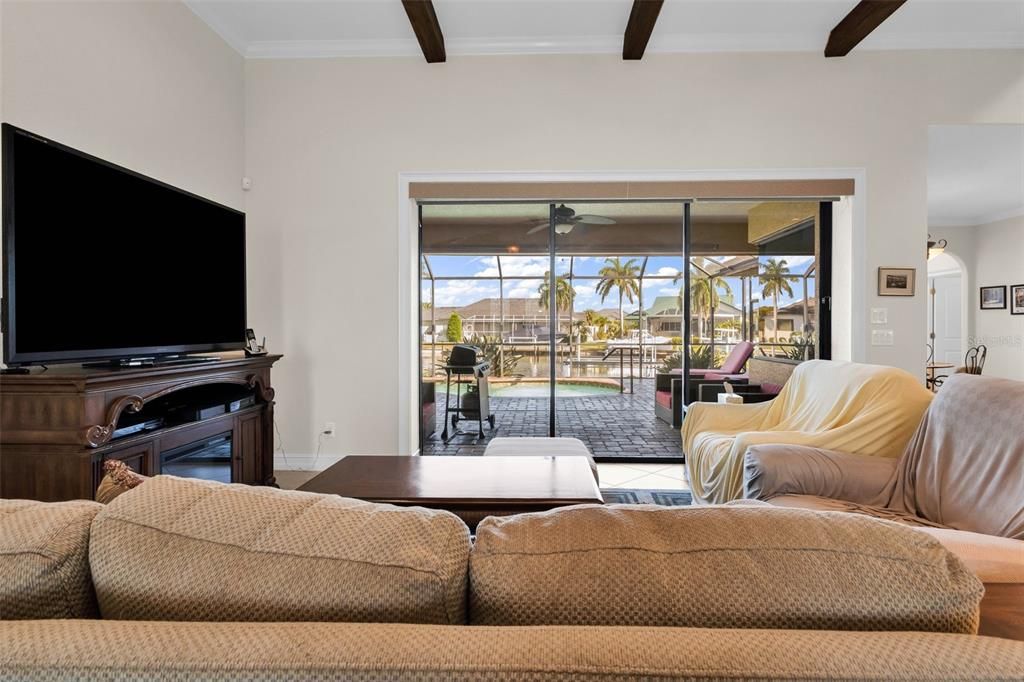 For Sale: $885,000 (3 beds, 3 baths, 2200 Square Feet)