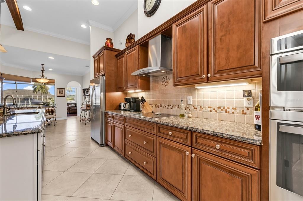 For Sale: $885,000 (3 beds, 3 baths, 2200 Square Feet)
