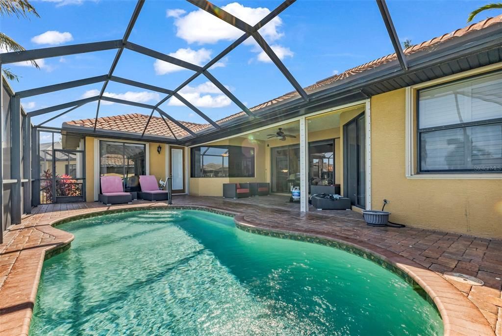 For Sale: $885,000 (3 beds, 3 baths, 2200 Square Feet)