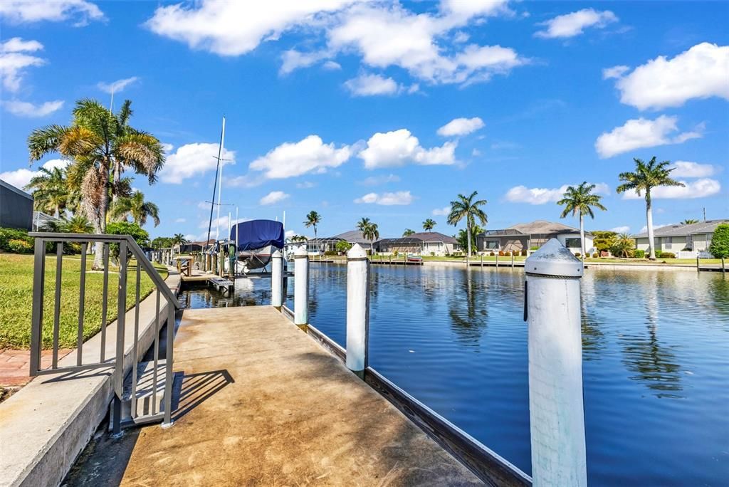 For Sale: $885,000 (3 beds, 3 baths, 2200 Square Feet)