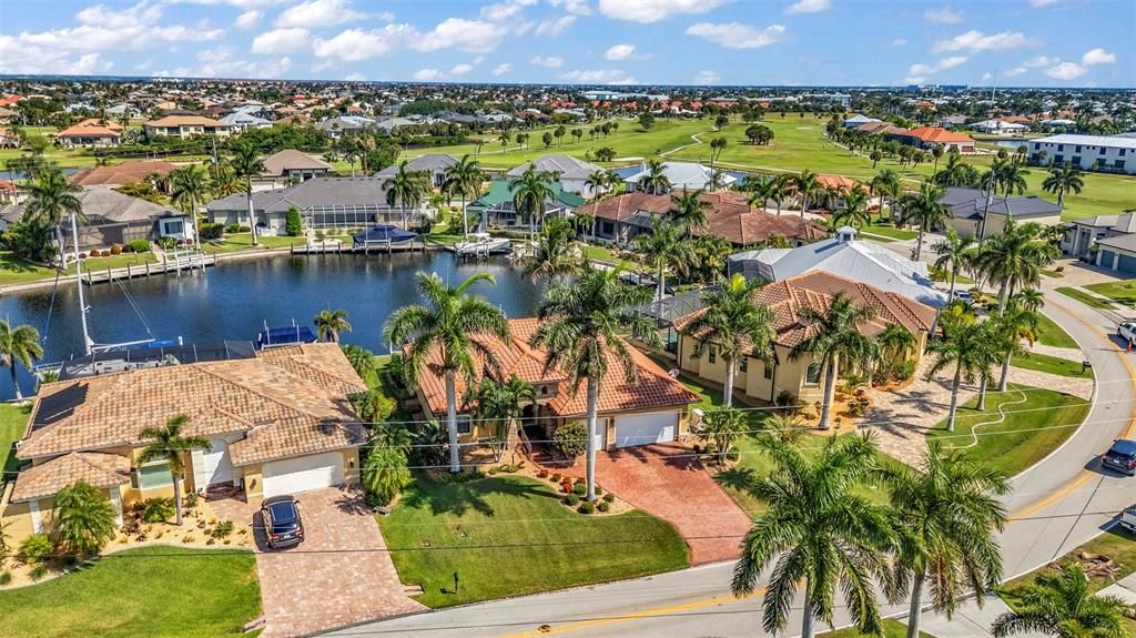 For Sale: $885,000 (3 beds, 3 baths, 2200 Square Feet)