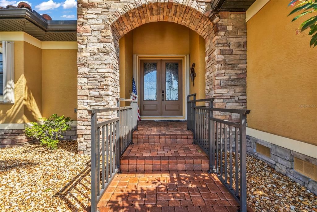 For Sale: $885,000 (3 beds, 3 baths, 2200 Square Feet)