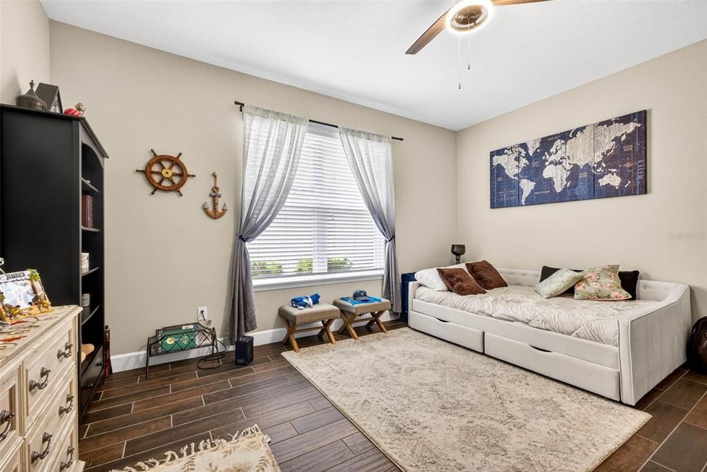 For Sale: $750,000 (4 beds, 4 baths, 2920 Square Feet)