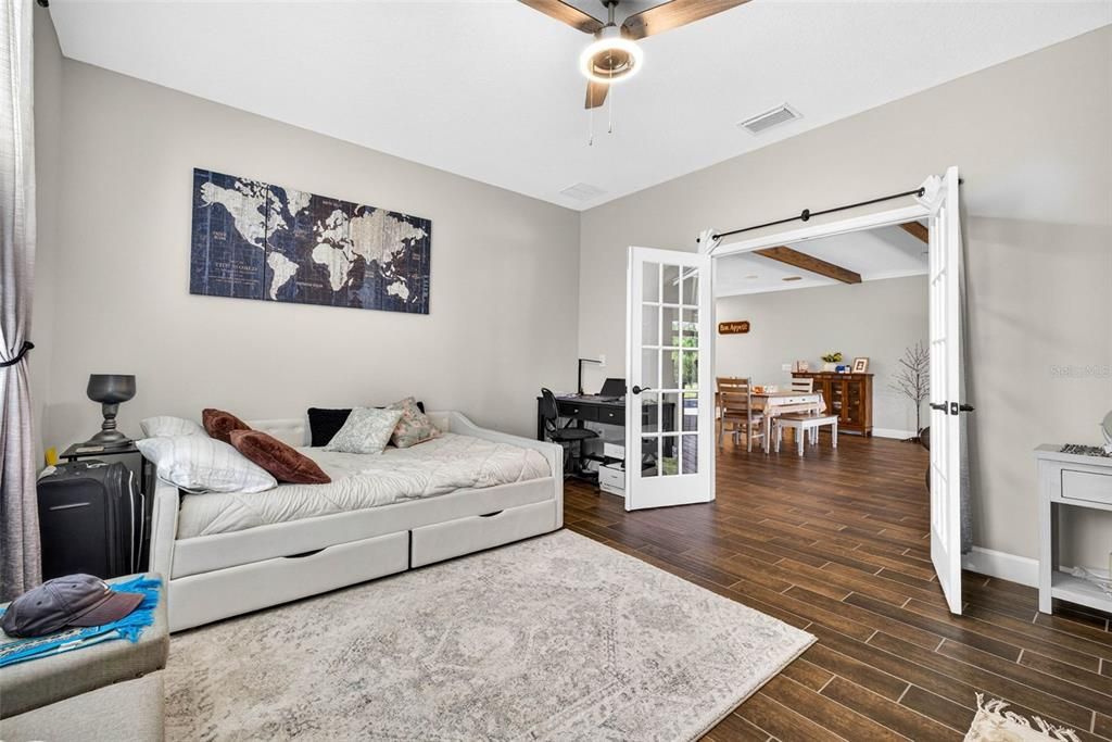 For Sale: $750,000 (4 beds, 4 baths, 2920 Square Feet)