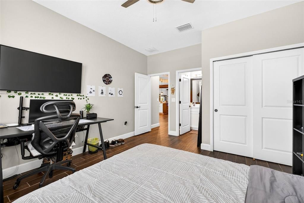 For Sale: $750,000 (4 beds, 4 baths, 2920 Square Feet)