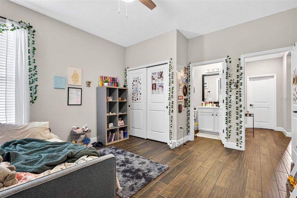 For Sale: $750,000 (4 beds, 4 baths, 2920 Square Feet)