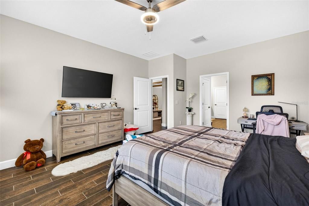 For Sale: $750,000 (4 beds, 4 baths, 2920 Square Feet)